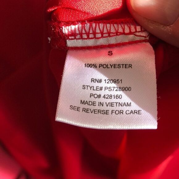 Pink Rose Top size S. Red gently used - Picture 4 of 5